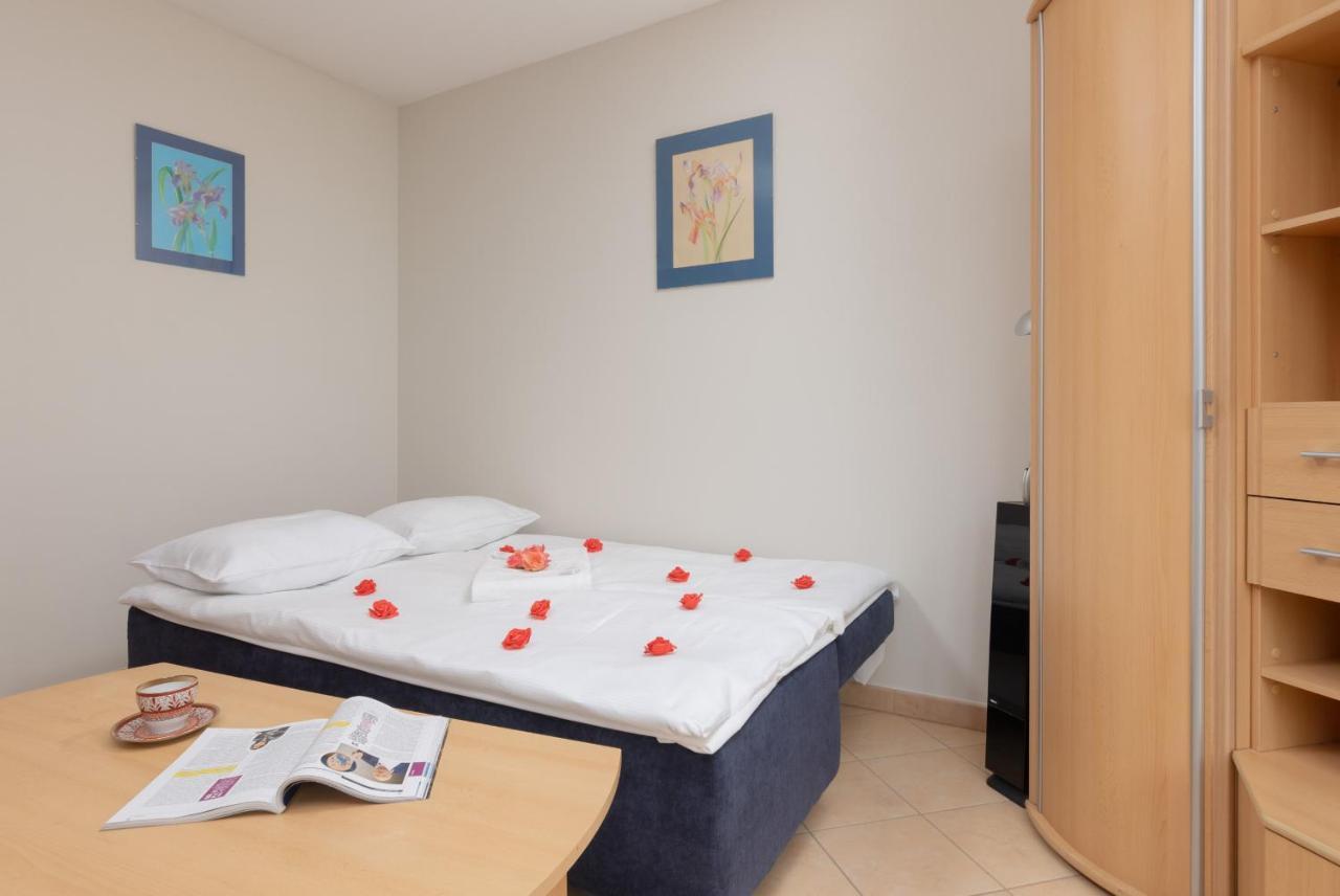 Pejzazowa Apartment Metro Wilanowska Mokotow By Noclegi Renters ワルシャワ エクステリア 写真