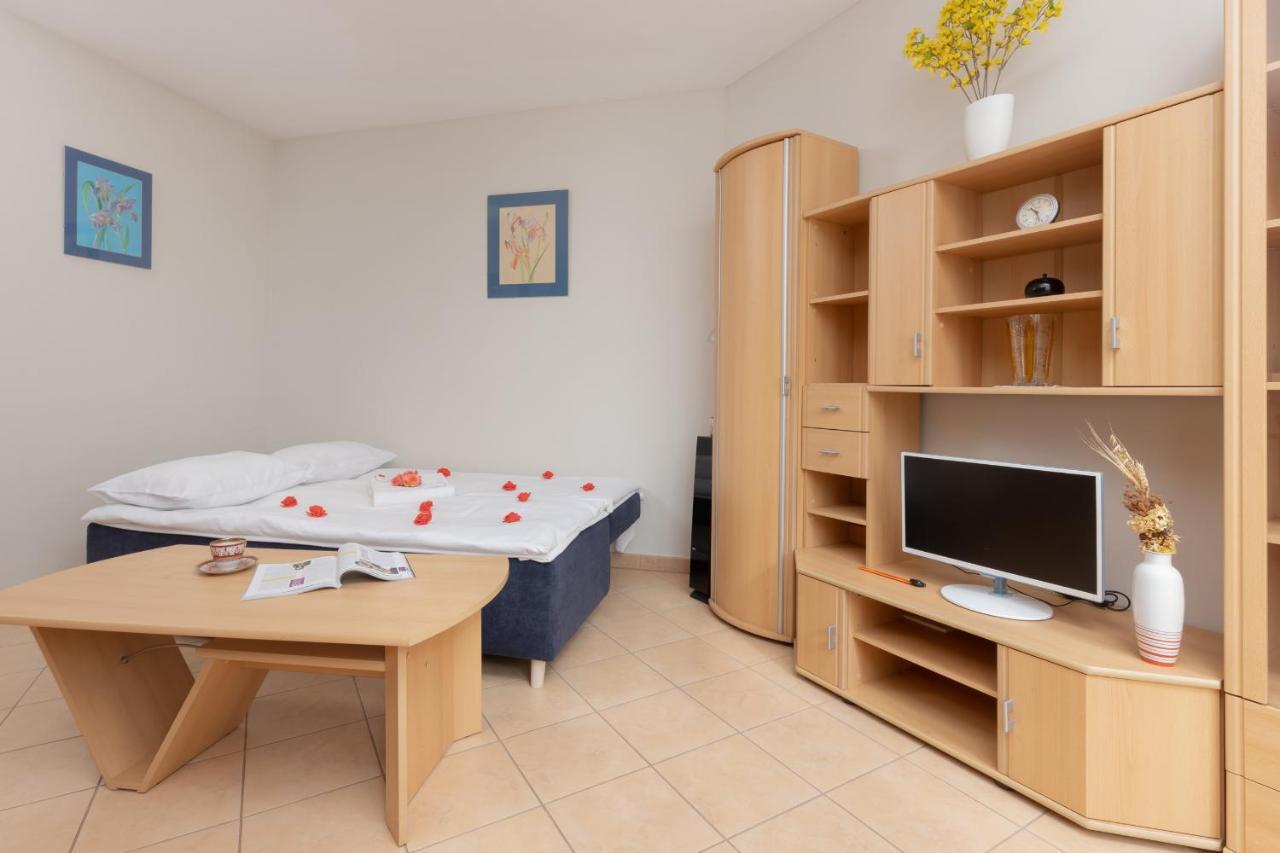 Pejzazowa Apartment Metro Wilanowska Mokotow By Noclegi Renters ワルシャワ エクステリア 写真