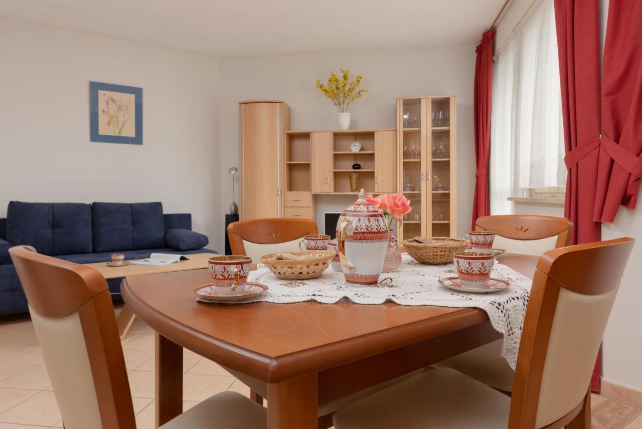 Pejzazowa Apartment Metro Wilanowska Mokotow By Noclegi Renters ワルシャワ エクステリア 写真